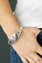 Load image into Gallery viewer, Paparrazi Accessories-Fond of Florals - Silver-Bracelet
